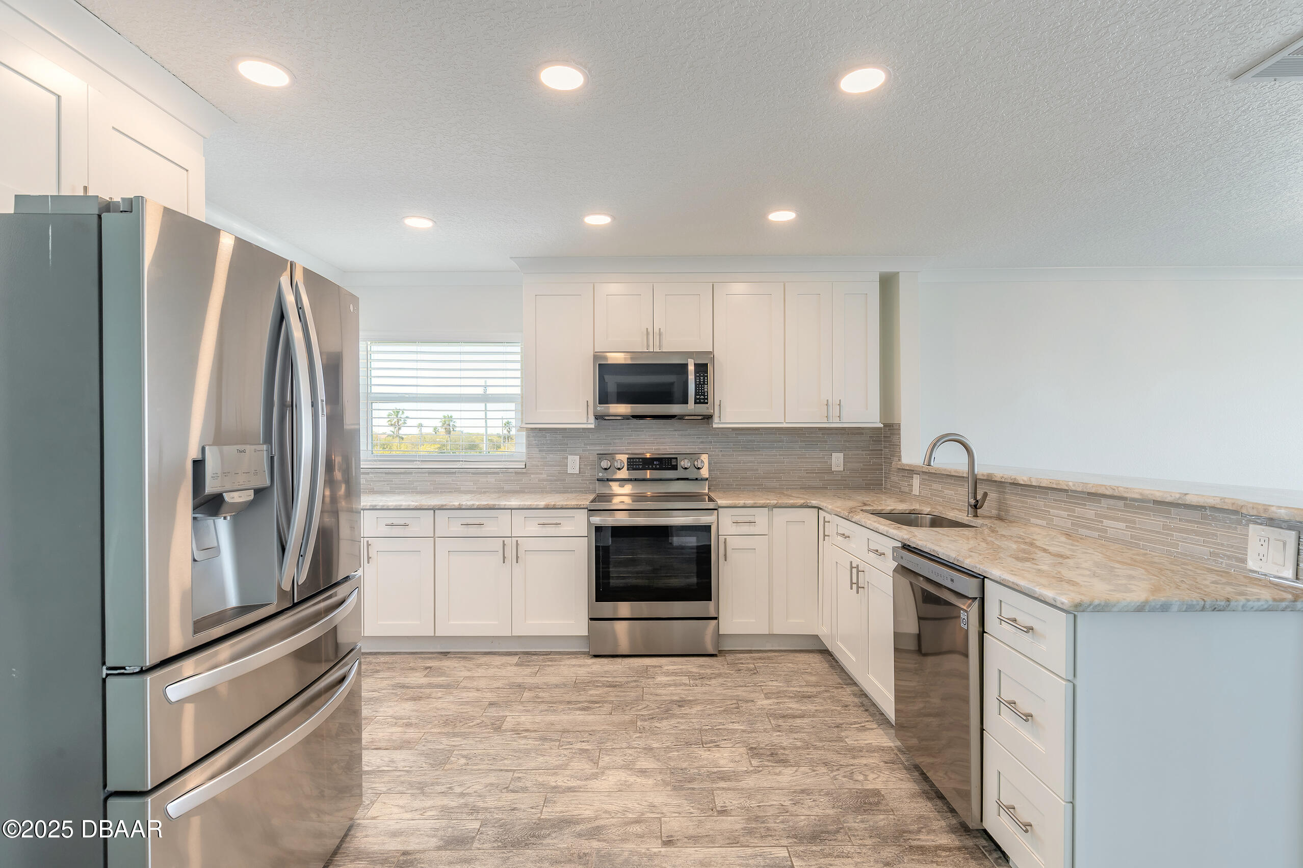 325 N Causeway C401
