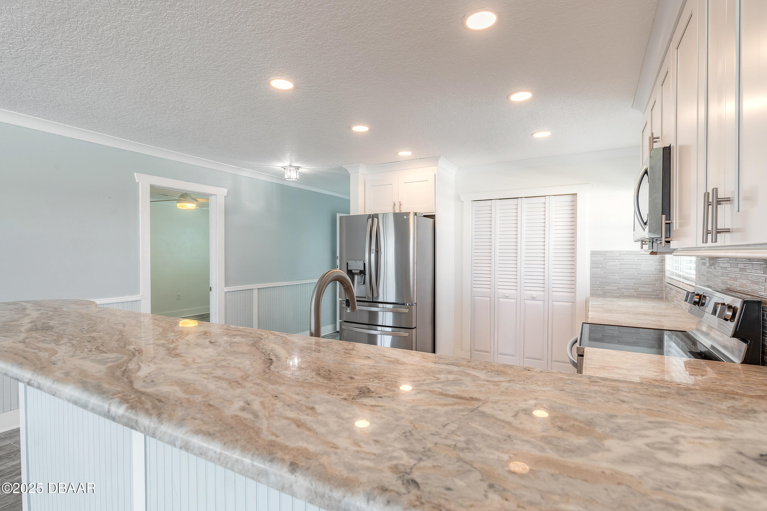 325 N Causeway C401