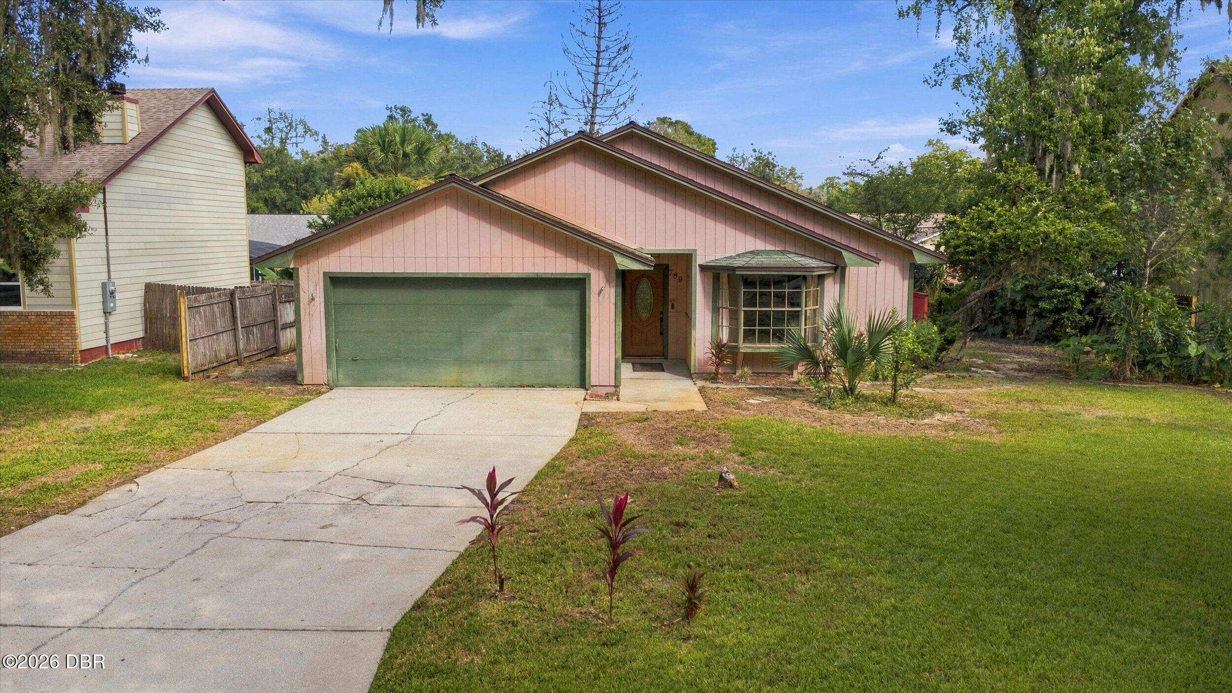 789 Victoria Circle E