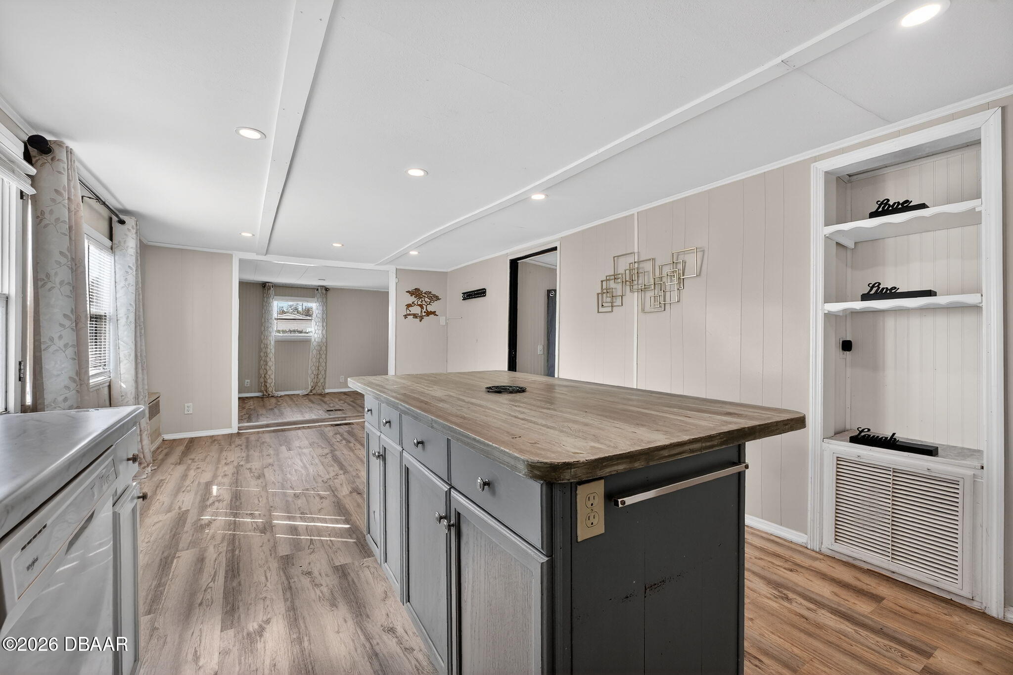 5413 Isabelle Avenue