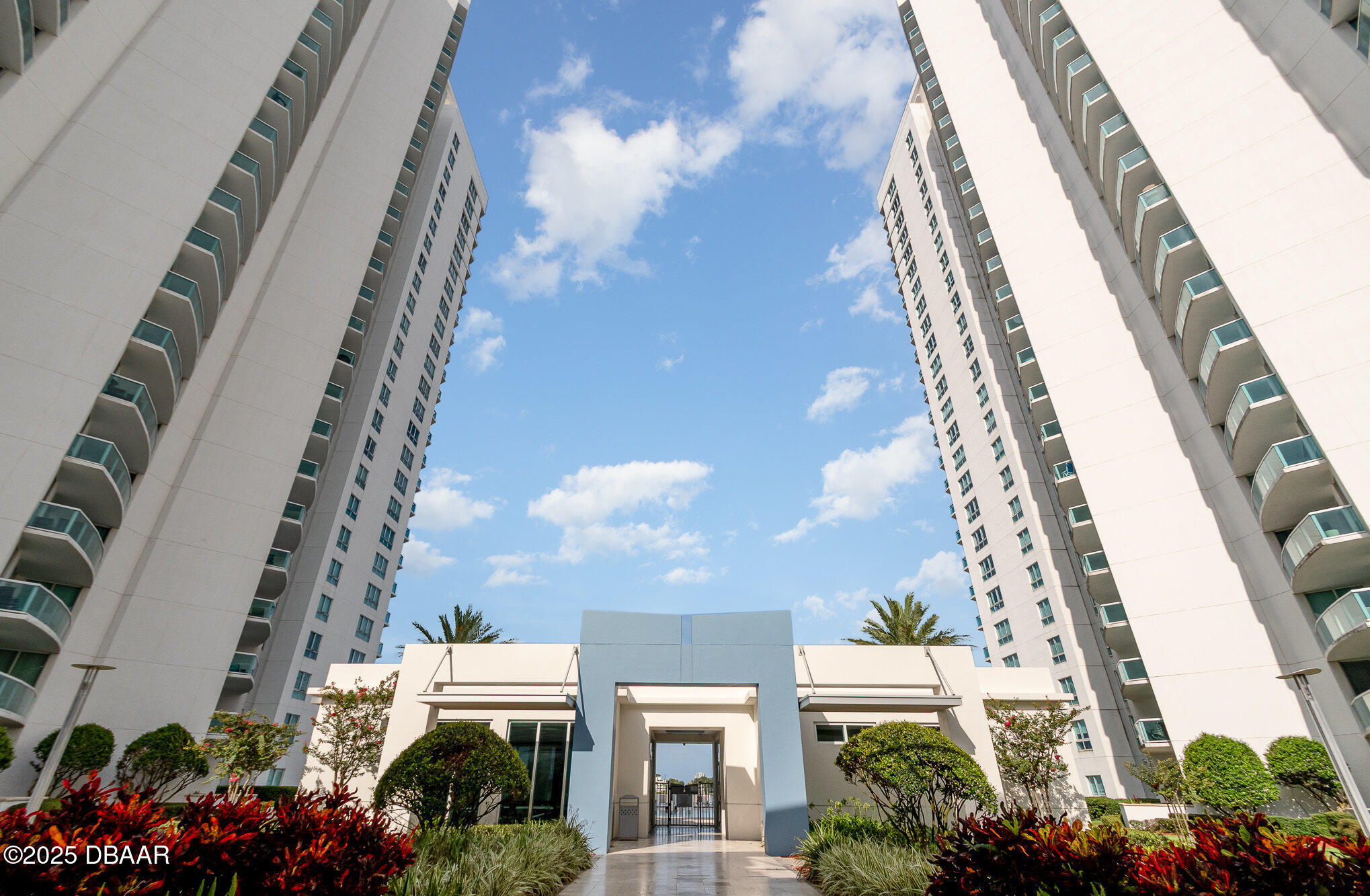 231 Riverside Drive 1702