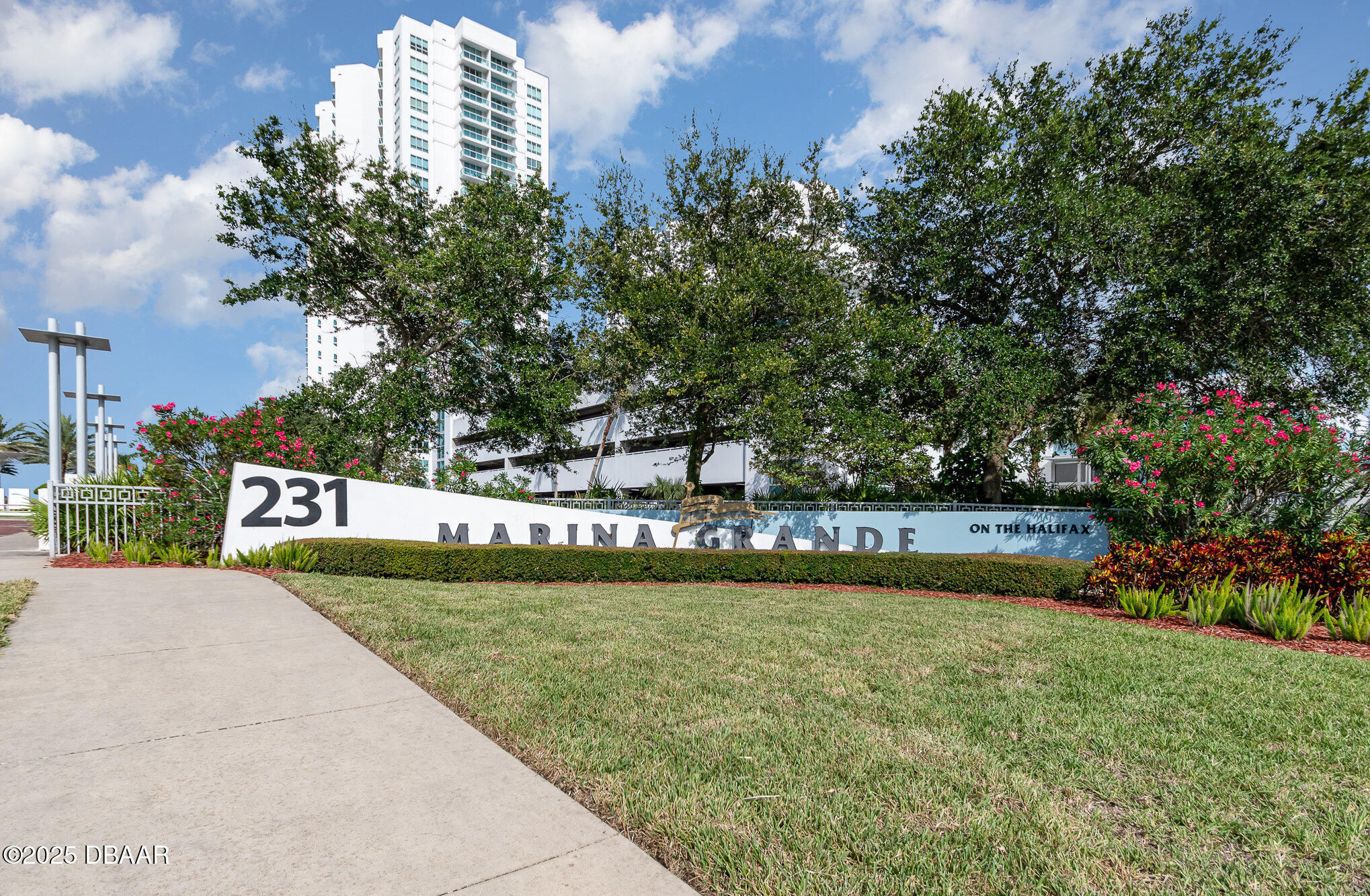 231 Riverside Drive 1702