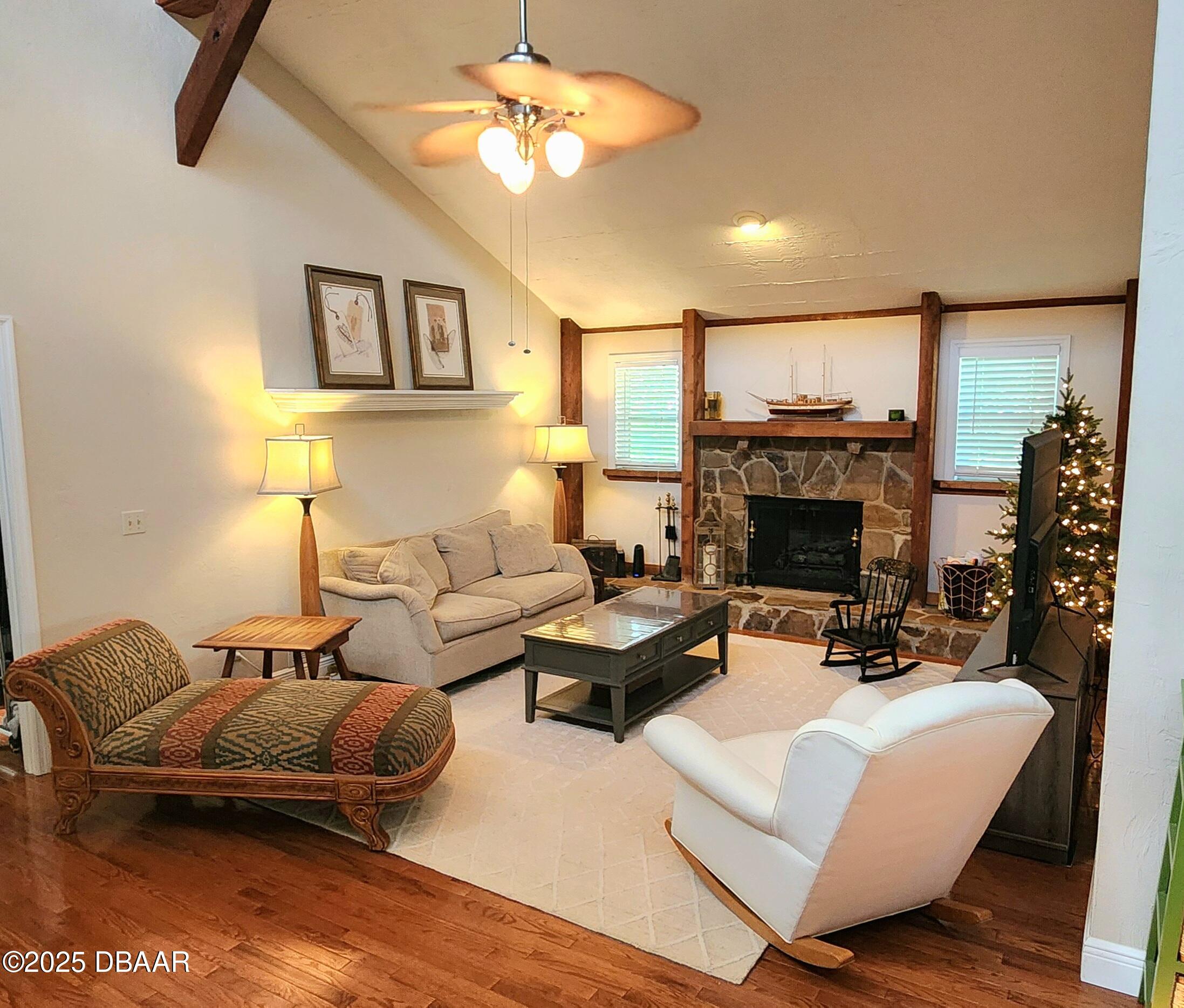 141 Gull Circle N