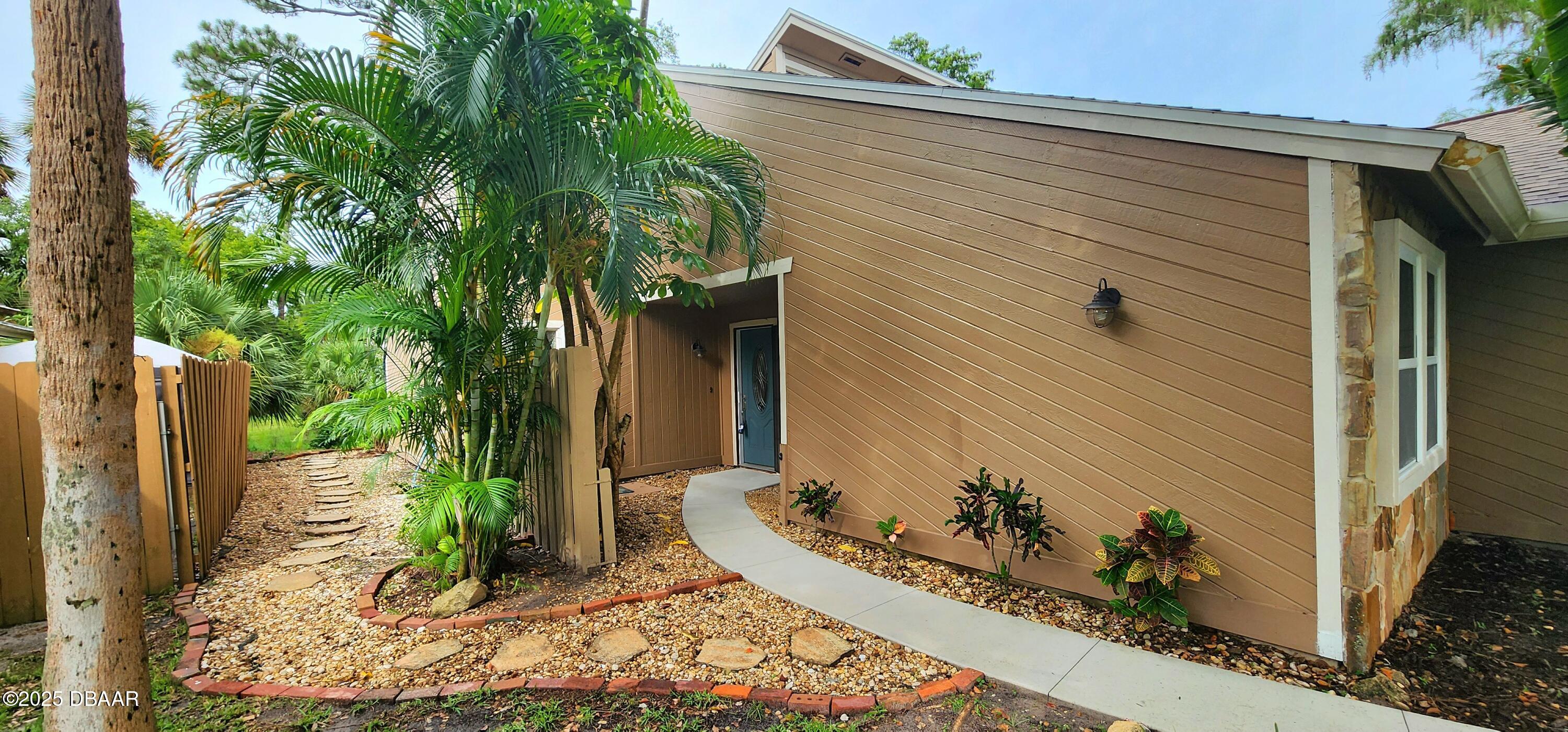 141 Gull Circle N