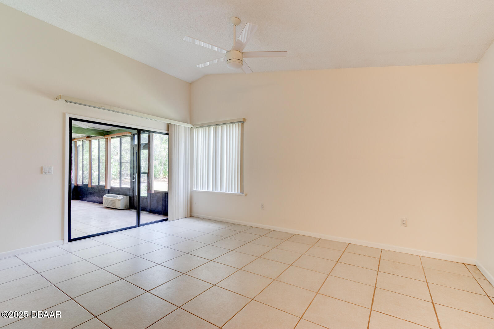 1928 Sprucewood Way 58