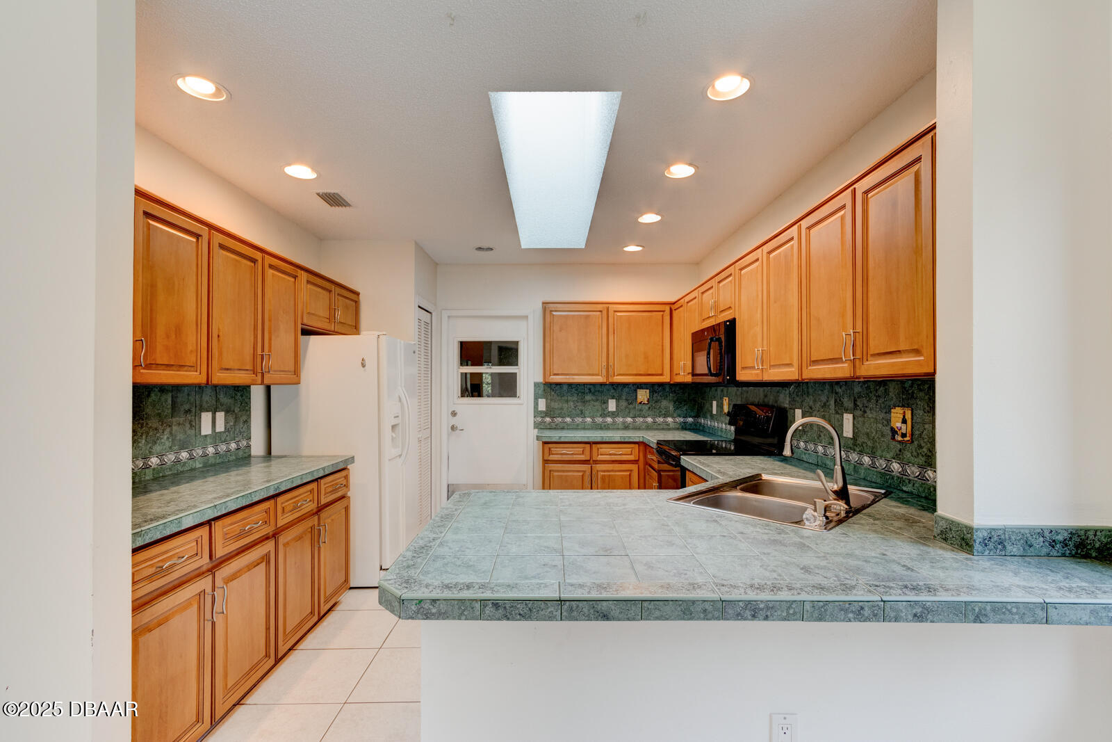 1928 Sprucewood Way 58