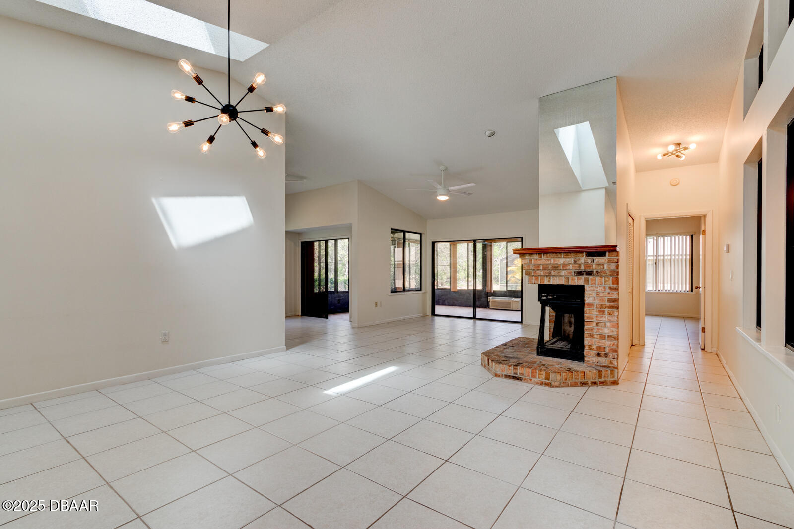1928 Sprucewood Way 58