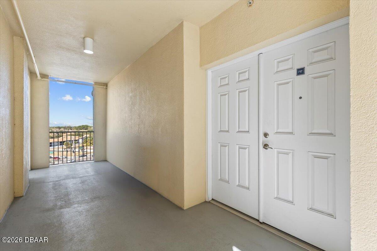 2801 S Ridgewood Avenue