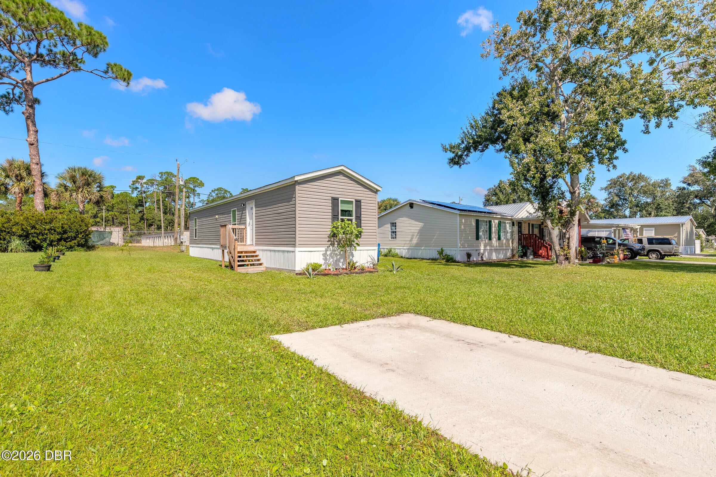 1086 Green Acres Circle N