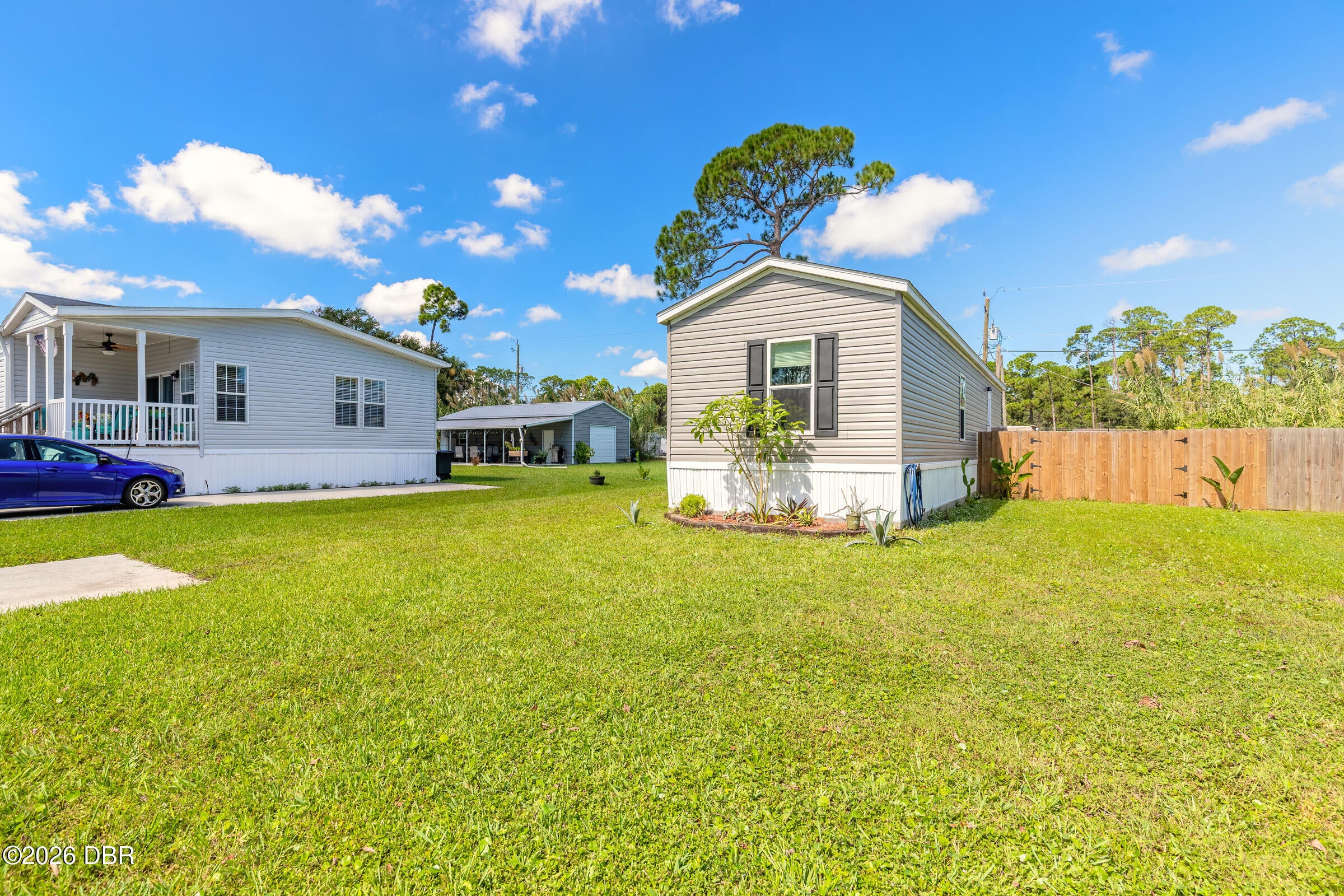 1086 Green Acres Circle N