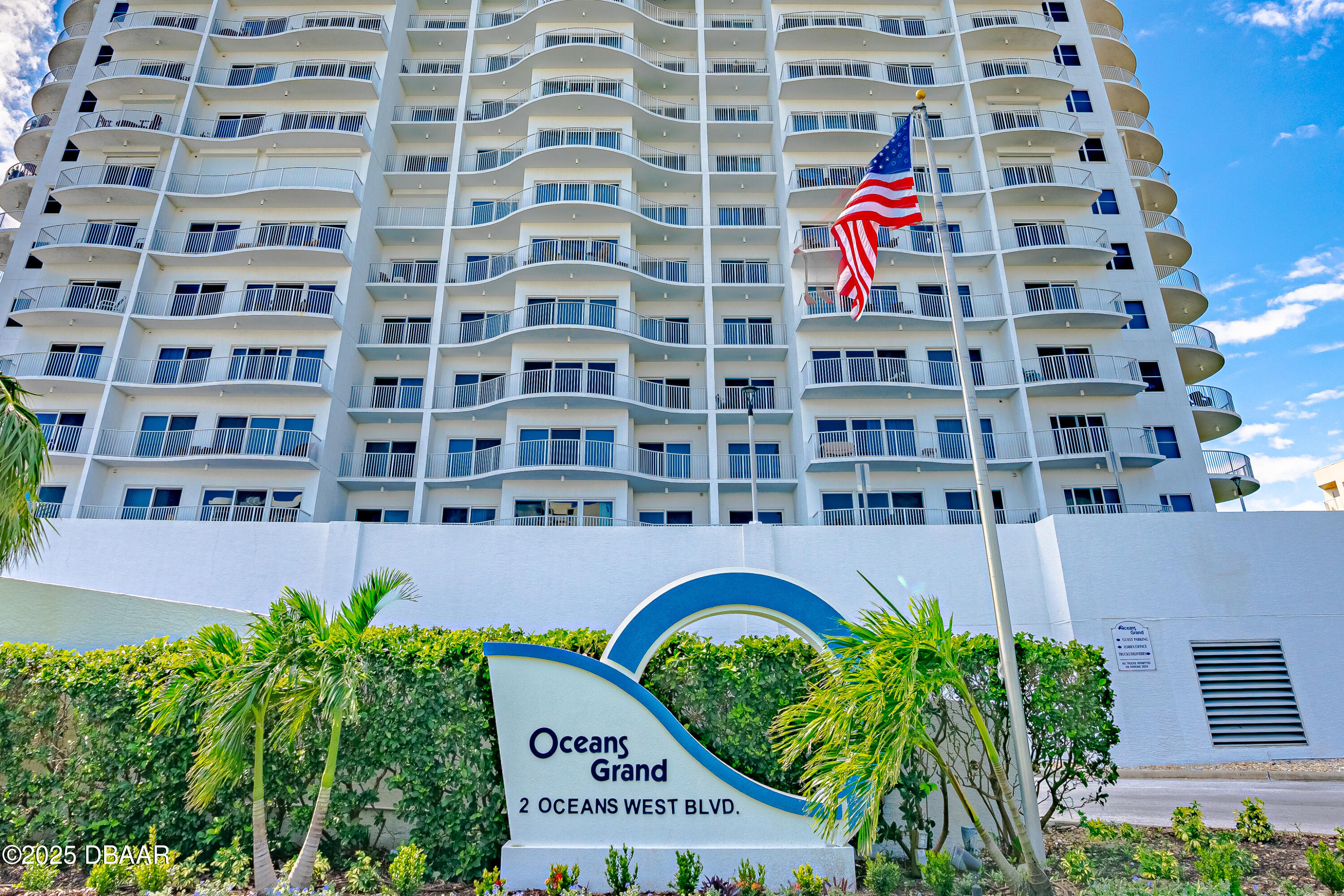 2 Oceans West Boulevard 608