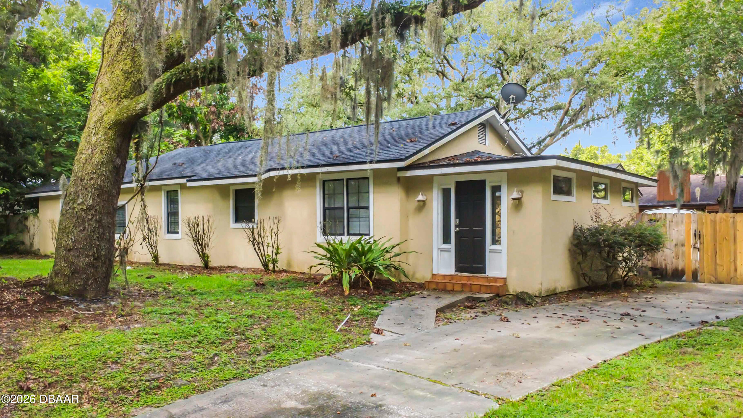 Photo 1 of 38 — 110 E Lauren Court, Fern Park, FL 32730