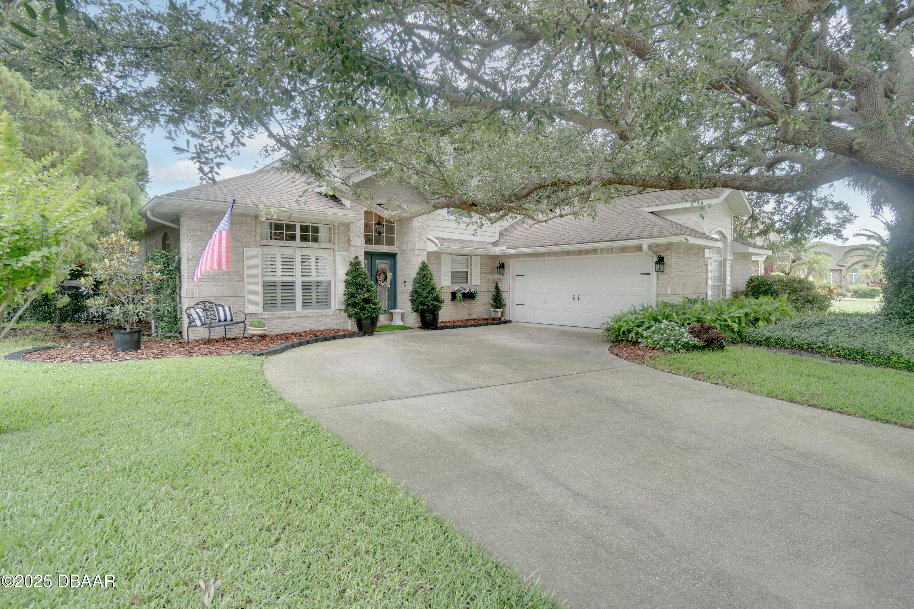 3916 Oak Crest Circle