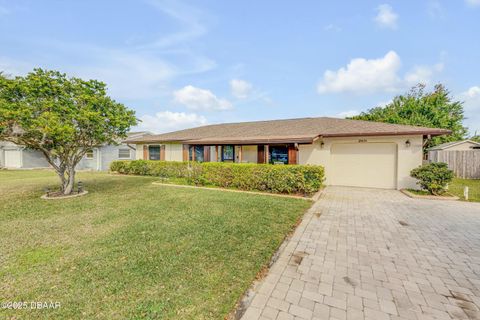 A home in South Daytona