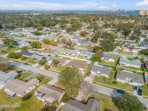 A home in South Daytona