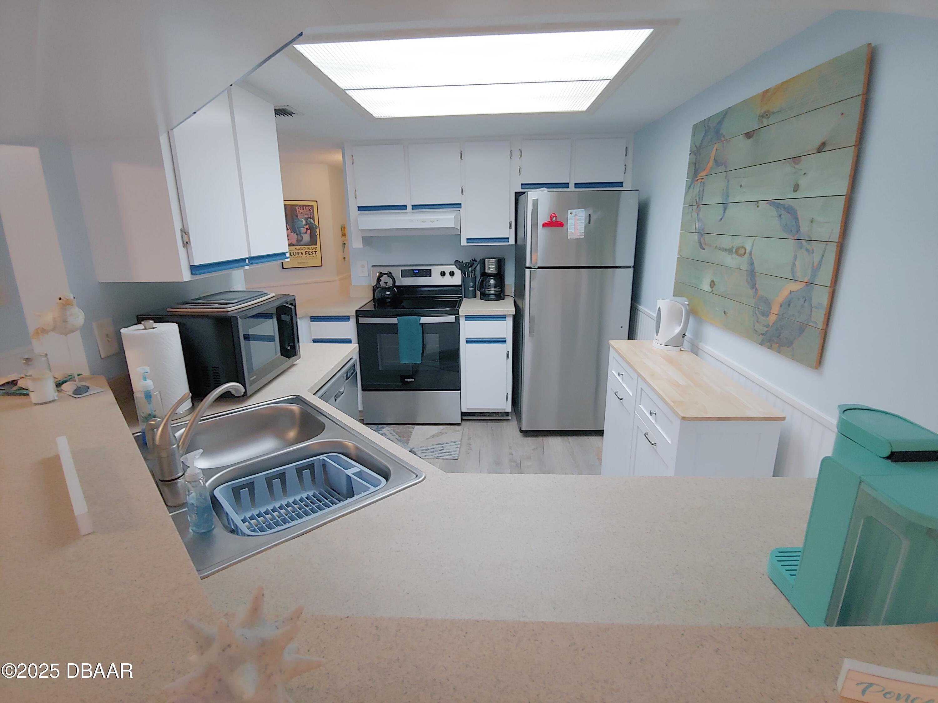 4453 S Atlantic Avenue 402