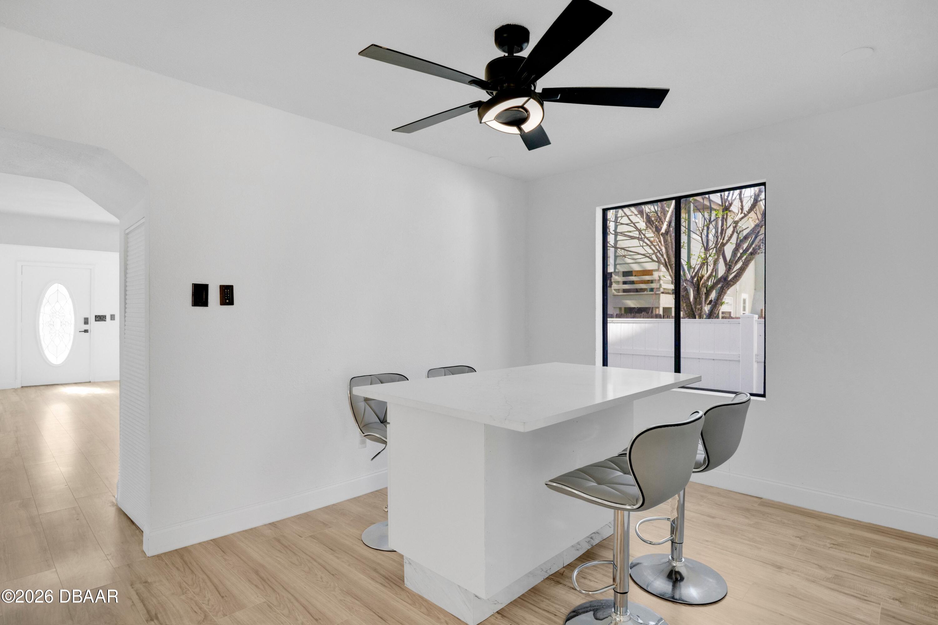 207 S Oleander Avenue