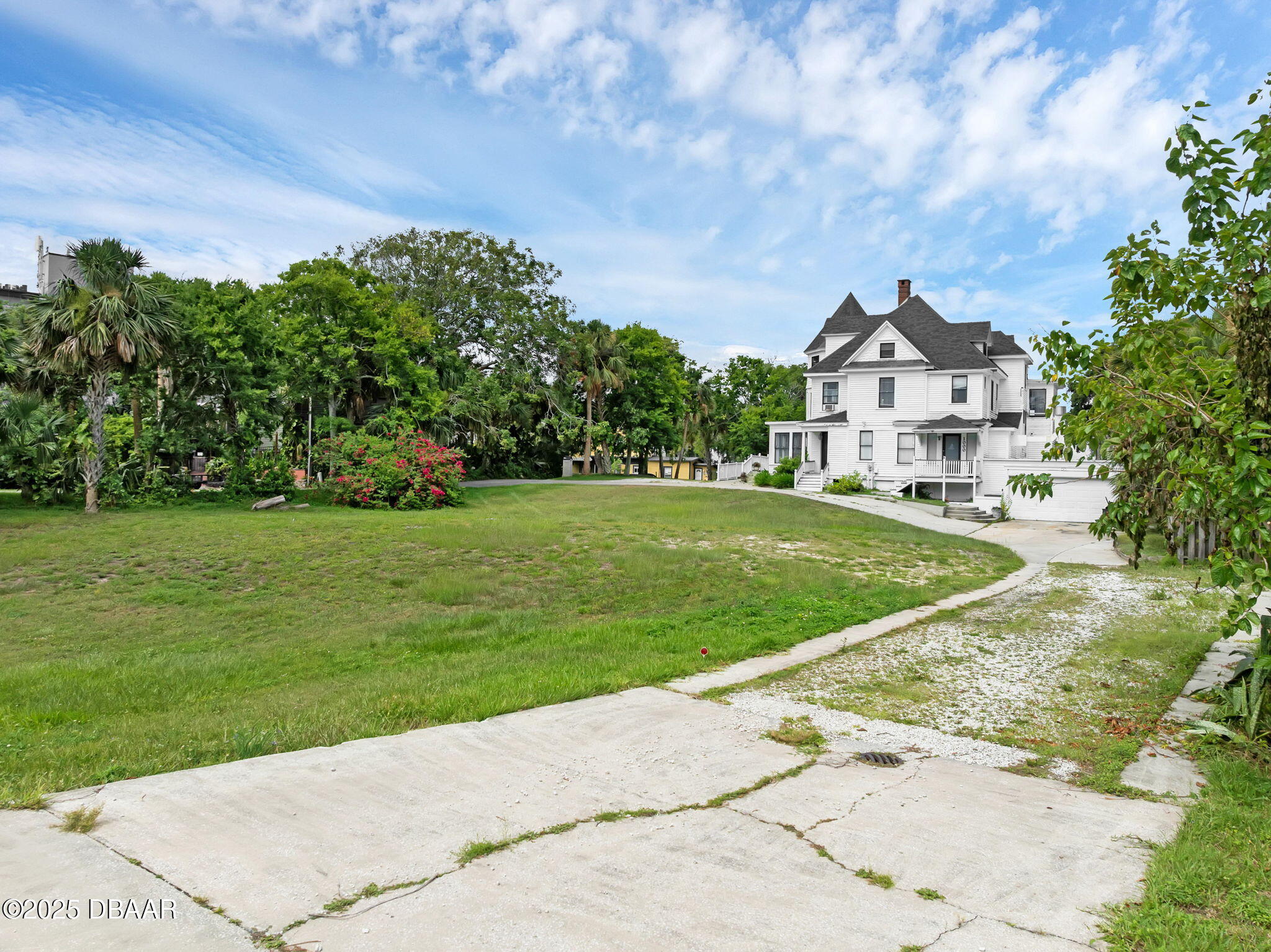 1000 S PENINSULA Drive
