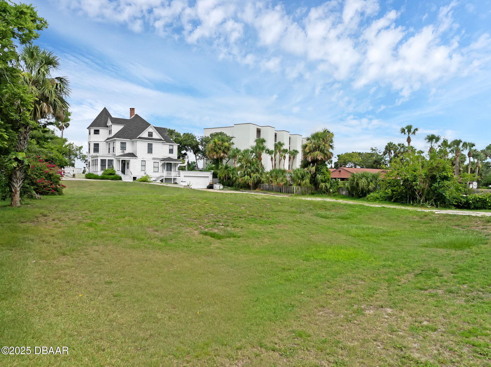 1000 S PENINSULA Drive