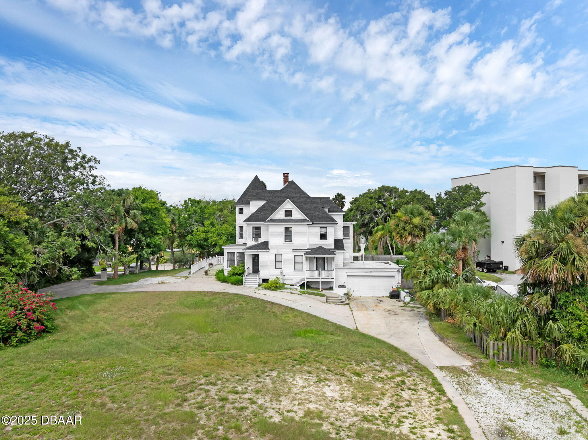 1000 S PENINSULA Drive