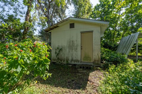 A home in Holly Hill