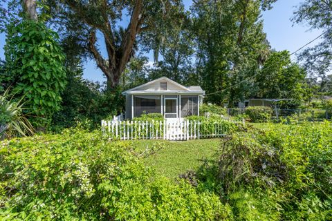 A home in Holly Hill