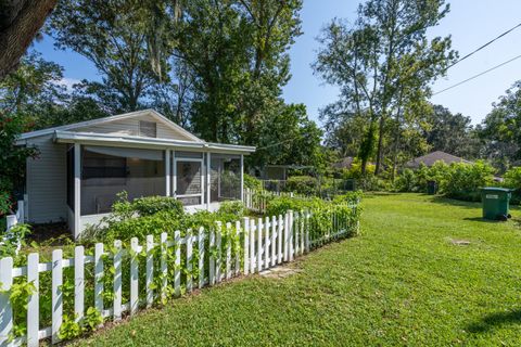 A home in Holly Hill