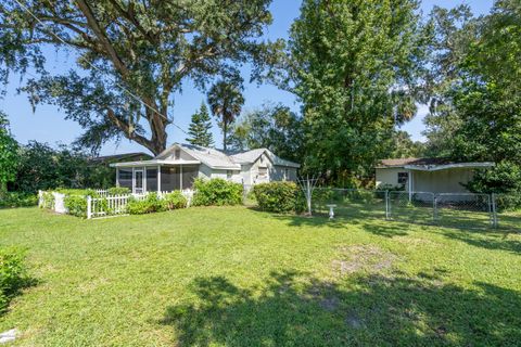 A home in Holly Hill