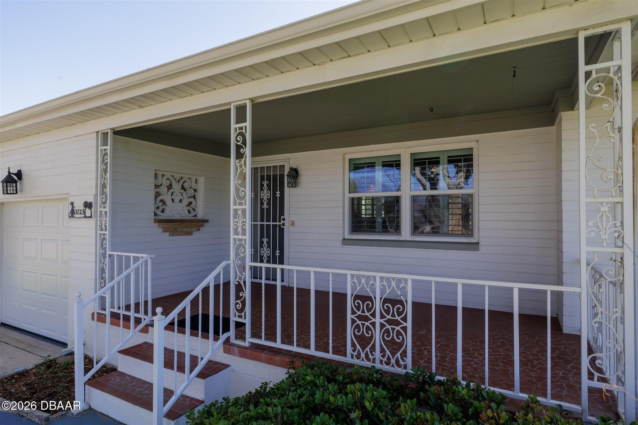 2825 Gladys Terrace
