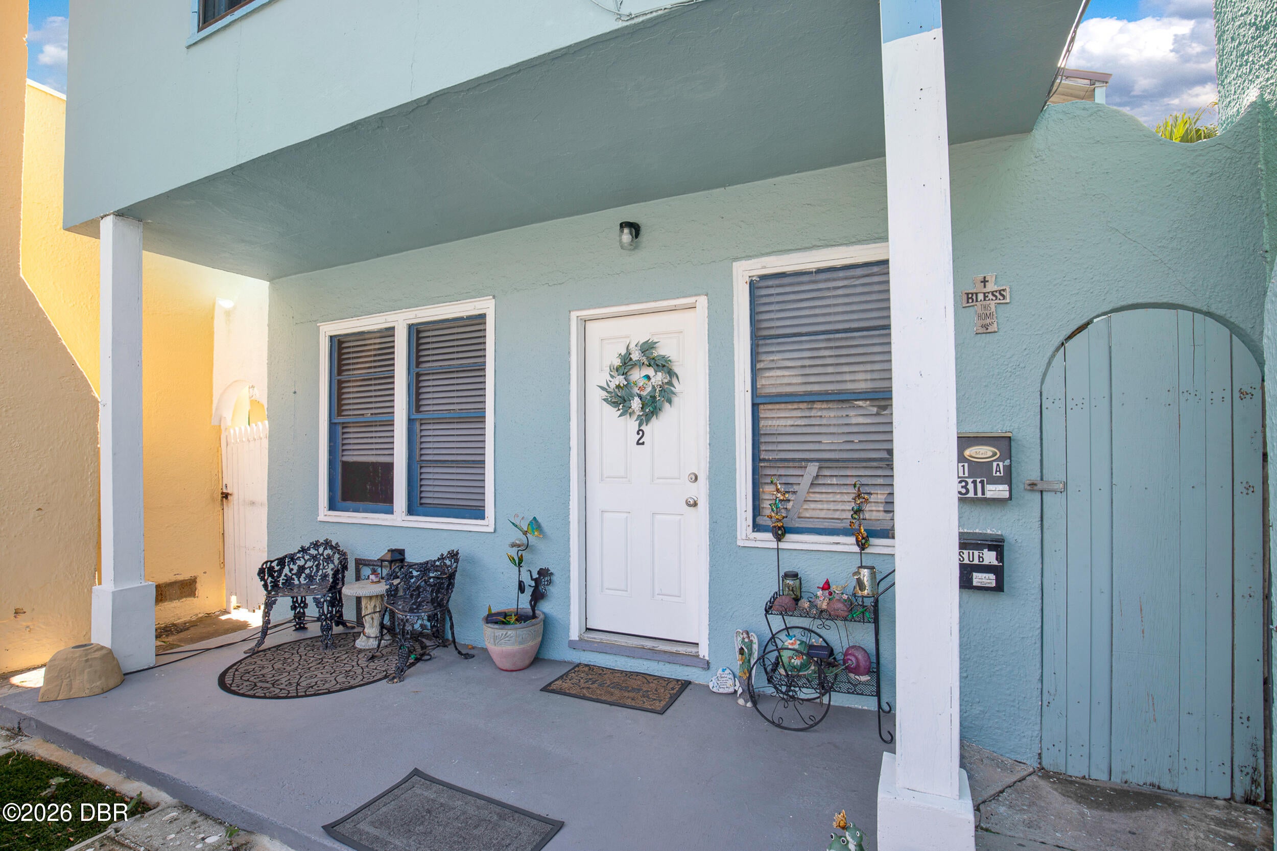 311-313 N Oleander Avenue