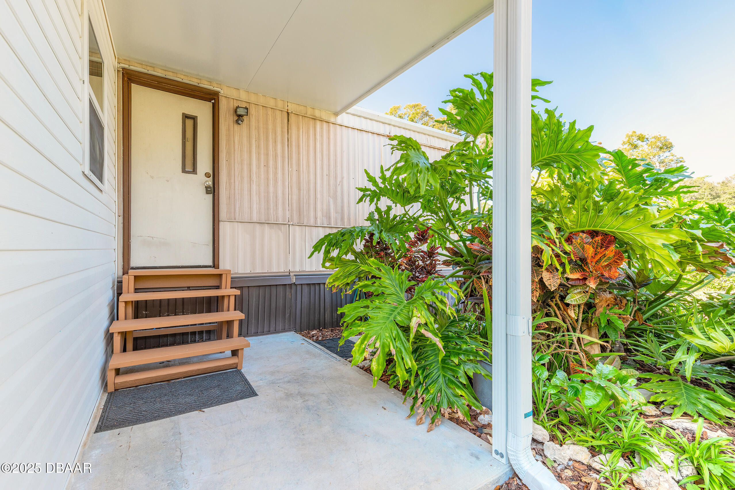 1051 Green Acres Circle N