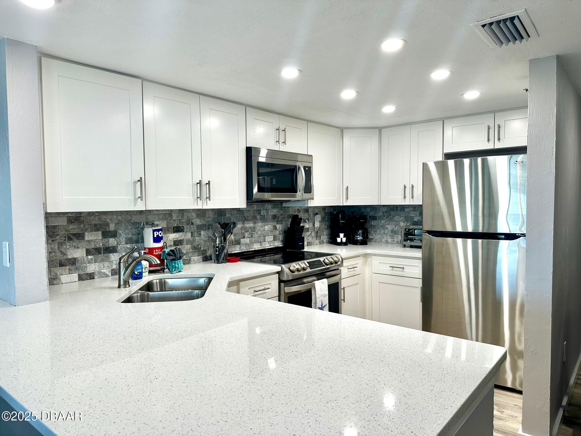 2615 S Atlantic Avenue 4G