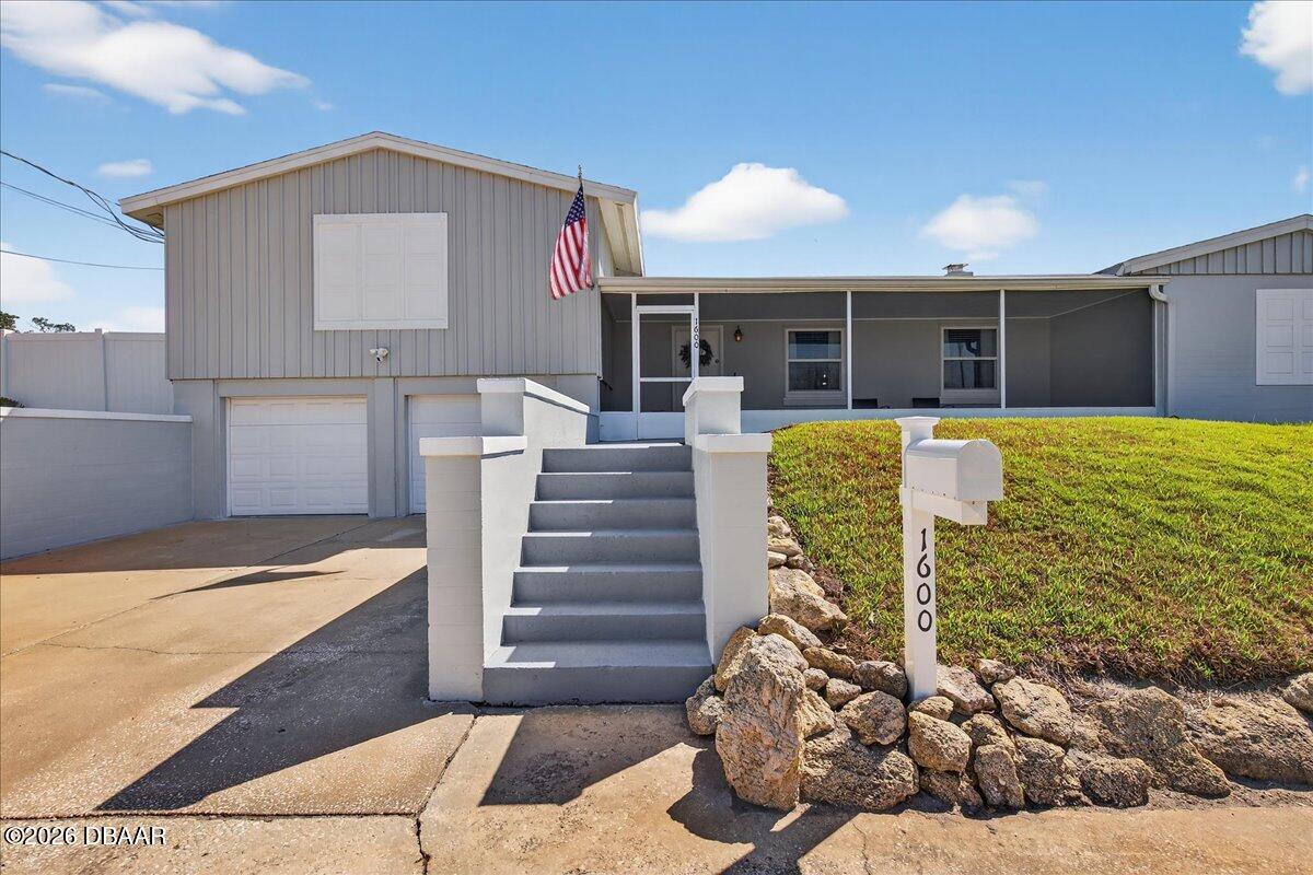 1600 N Oleander Avenue