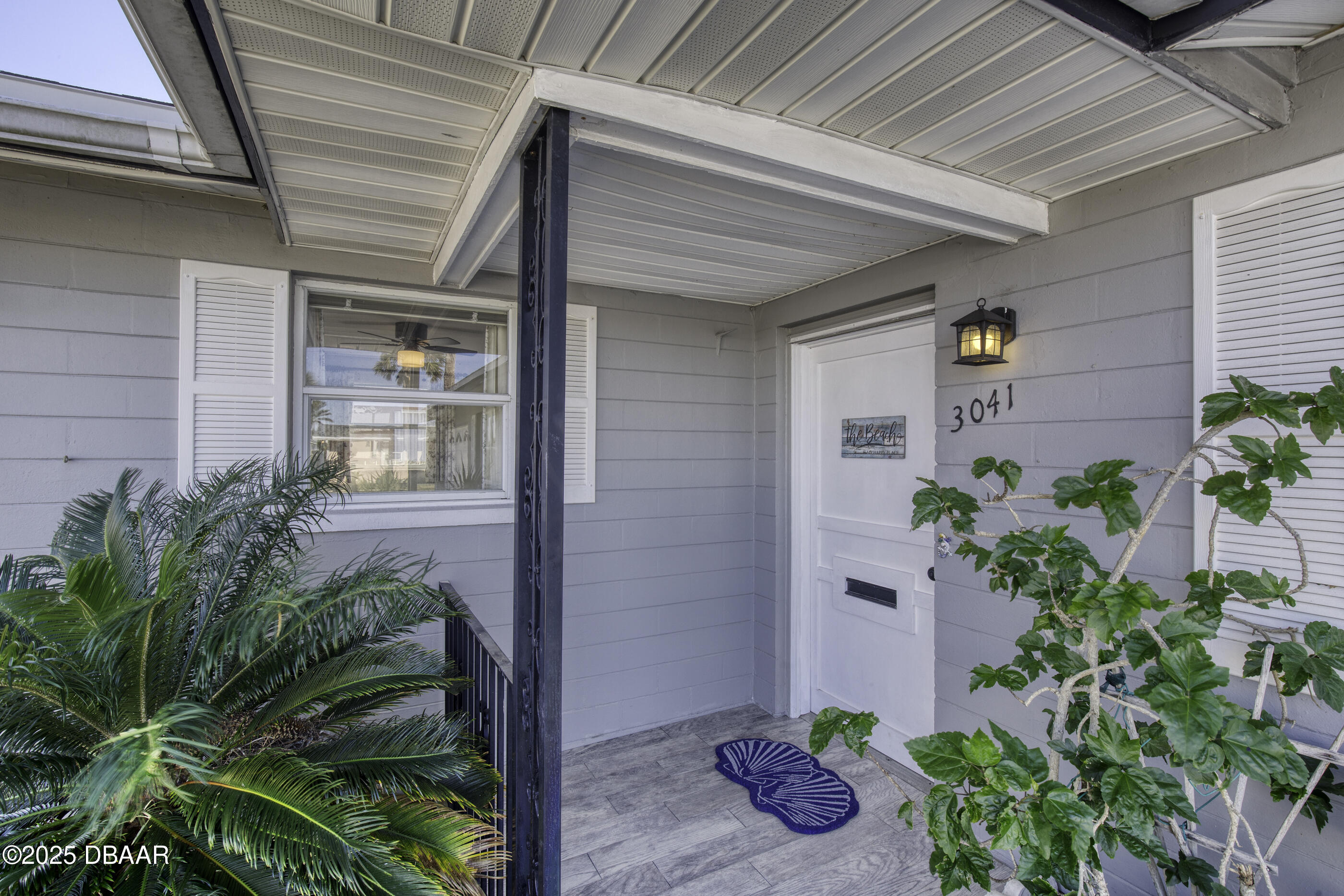 3041 N Oleander Avenue
