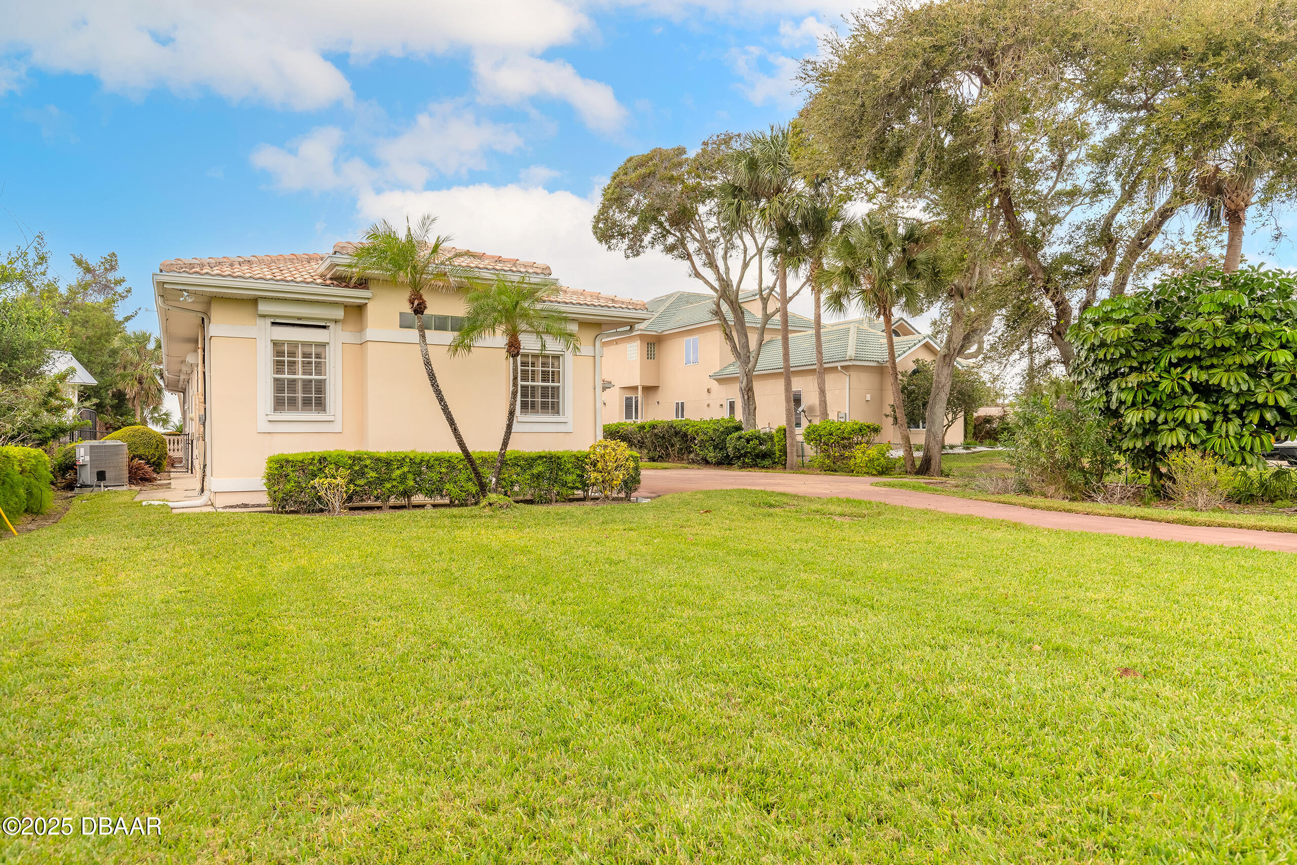 2542 S Peninsula Drive