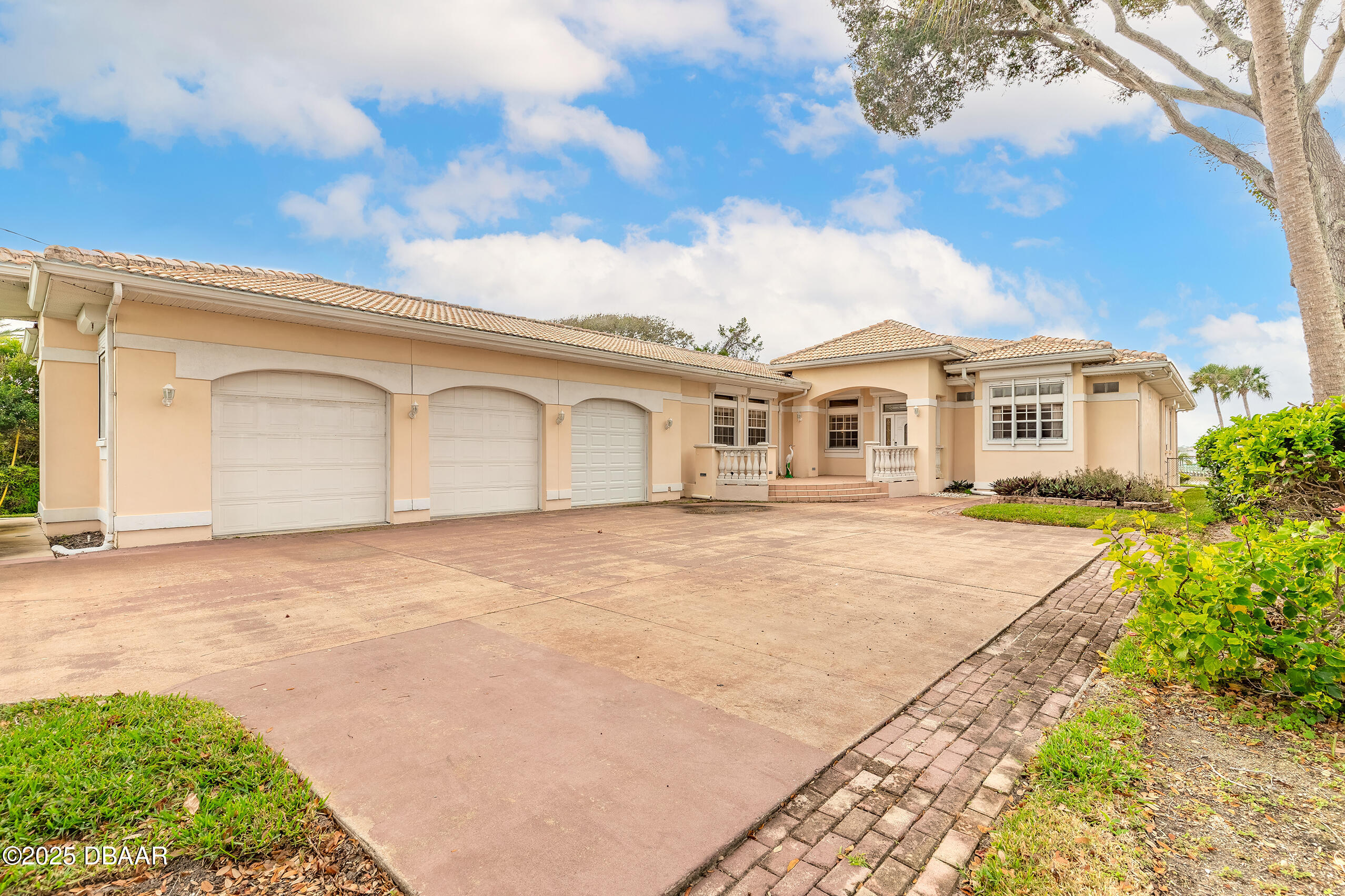 2542 S Peninsula Drive