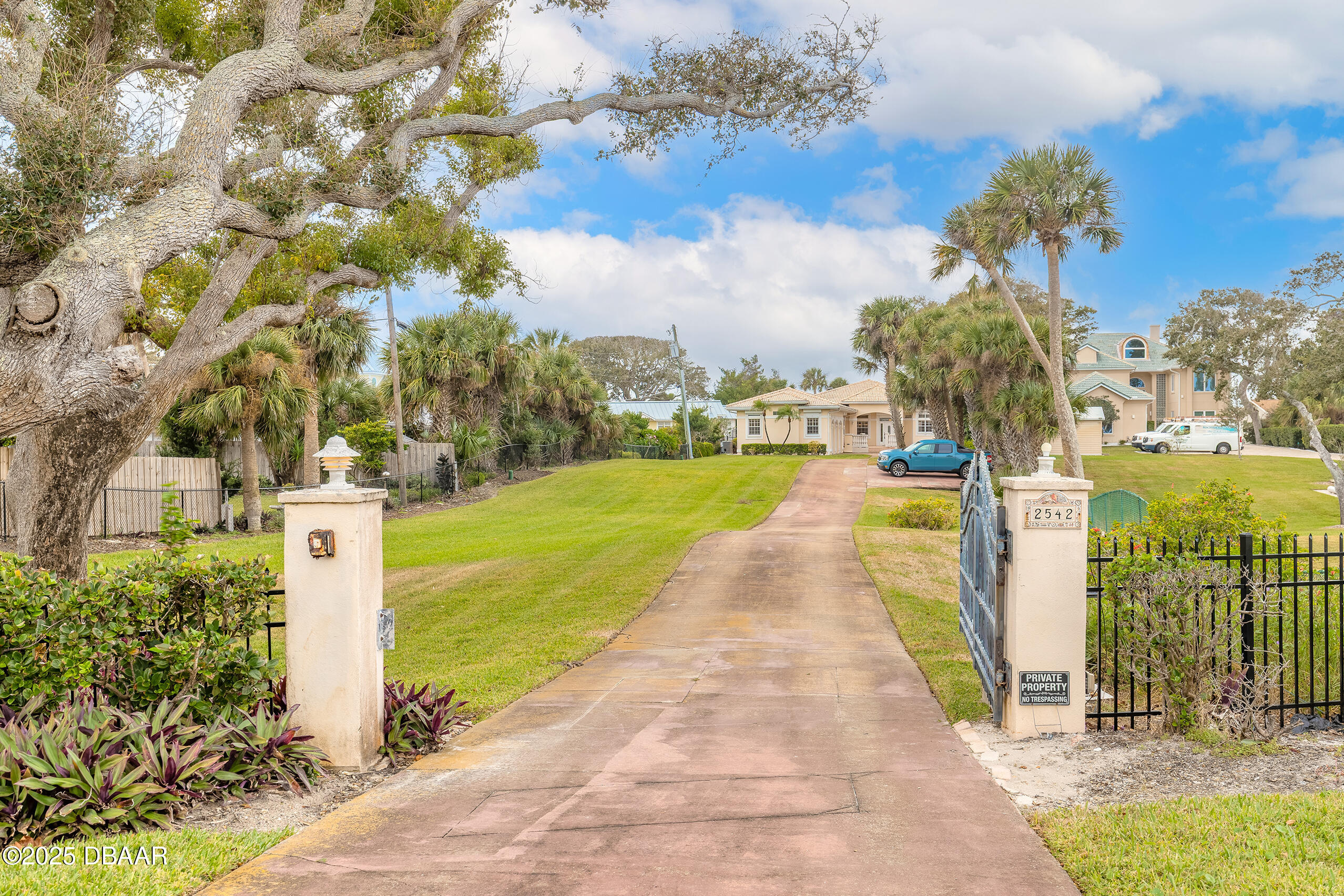 2542 S Peninsula Drive