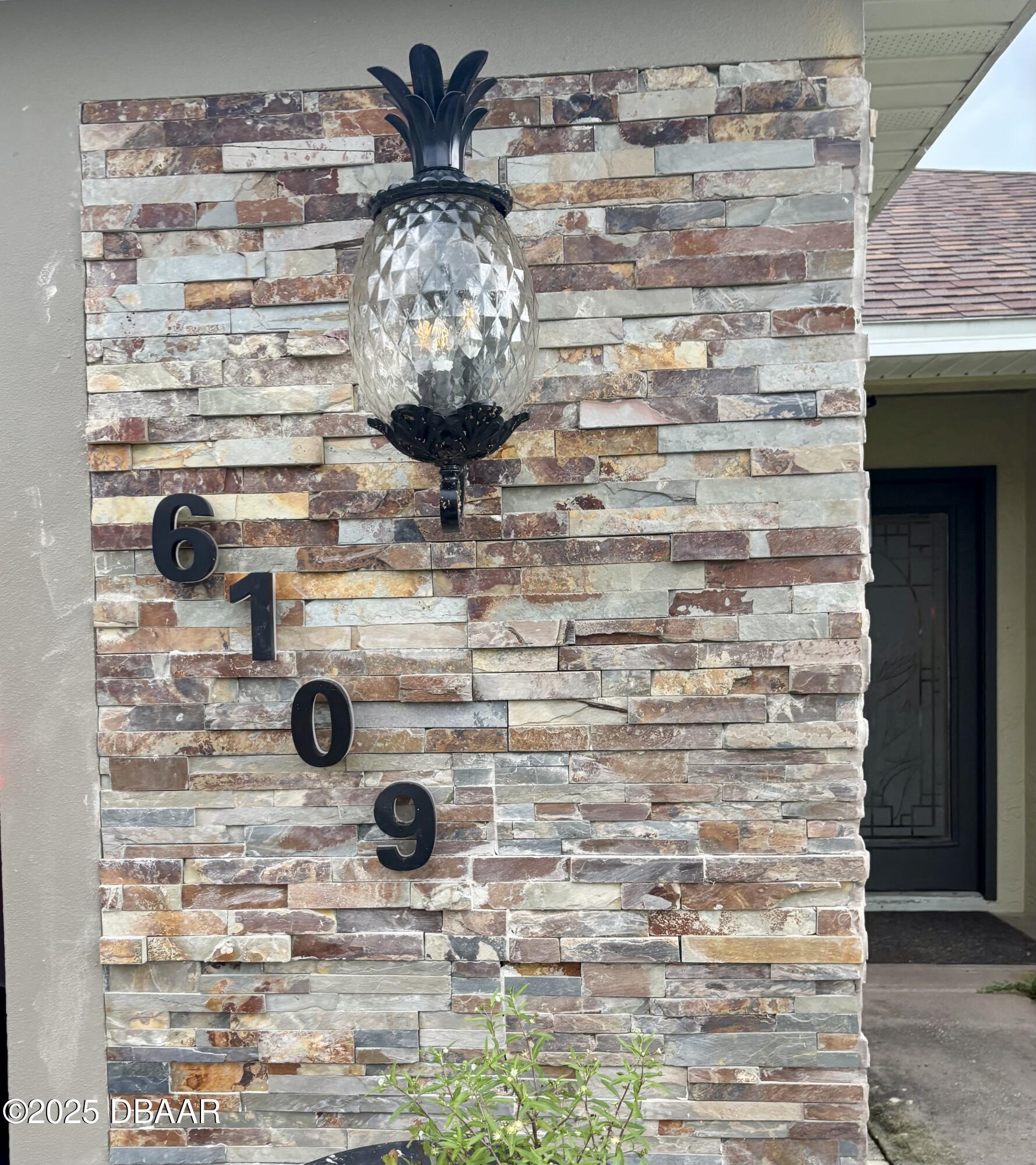 6109 Sabal Point Circle