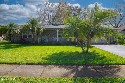 A home in South Daytona