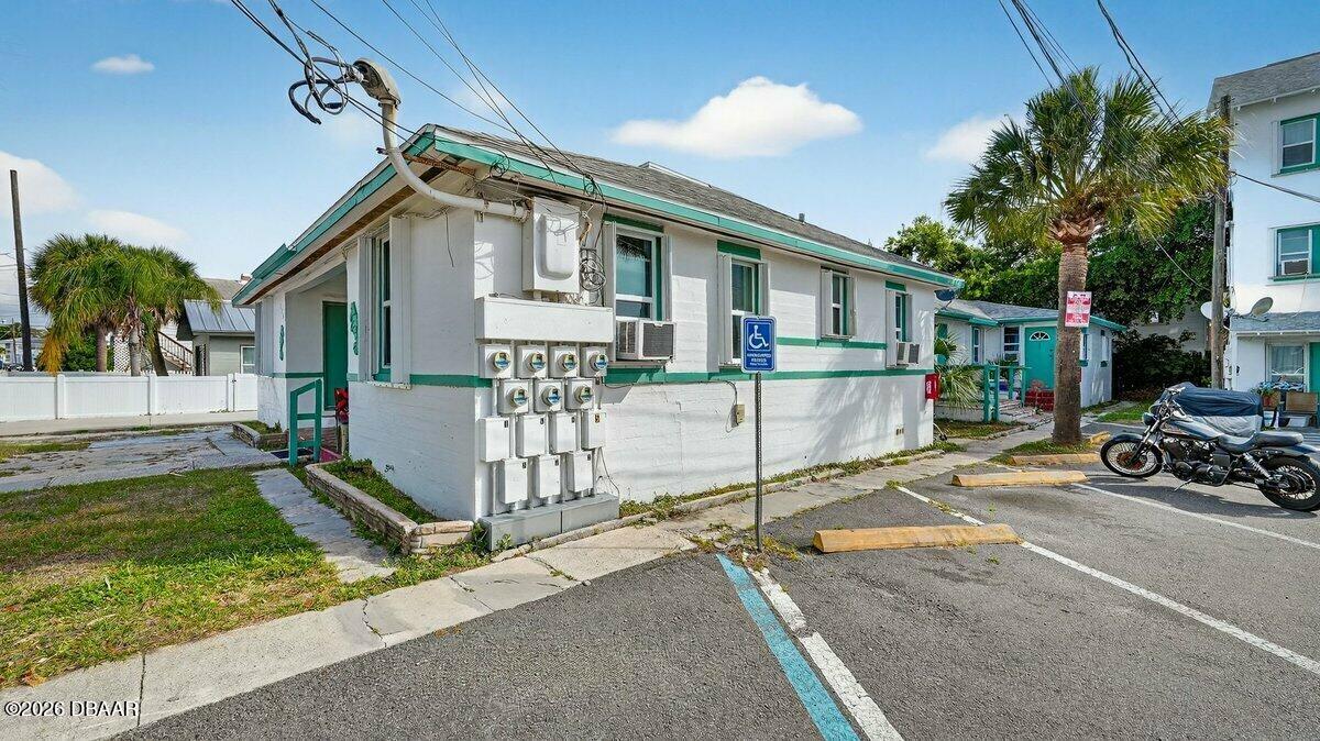 218 N Oleander Avenue