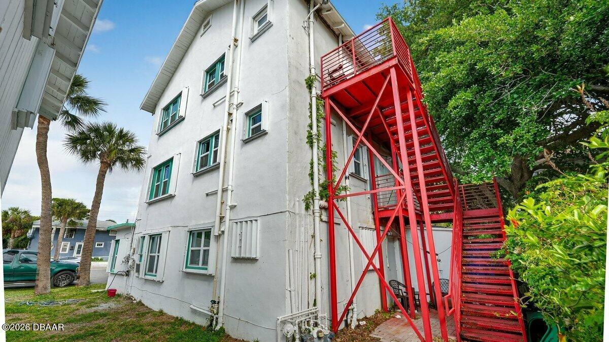 218 N Oleander Avenue