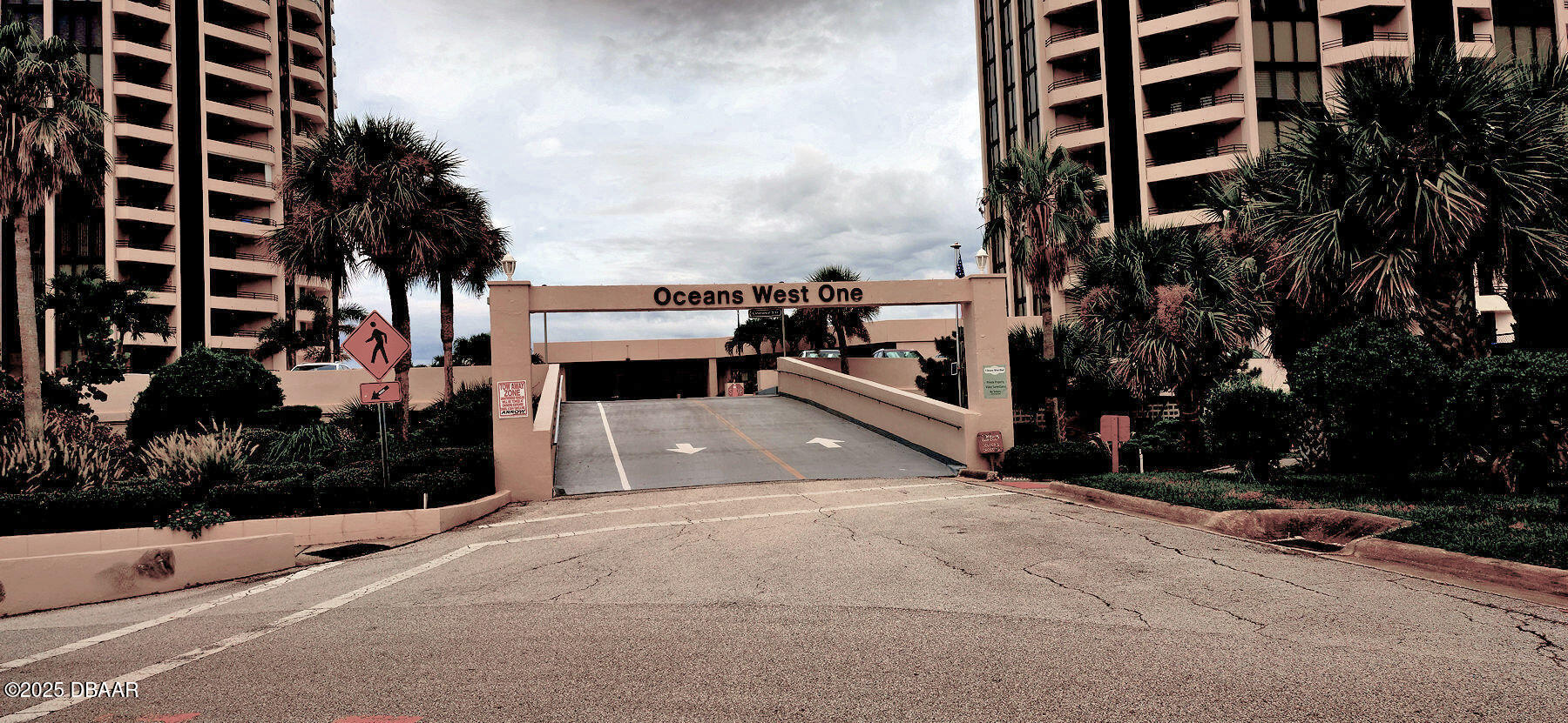 1 Oceans West Boulevard