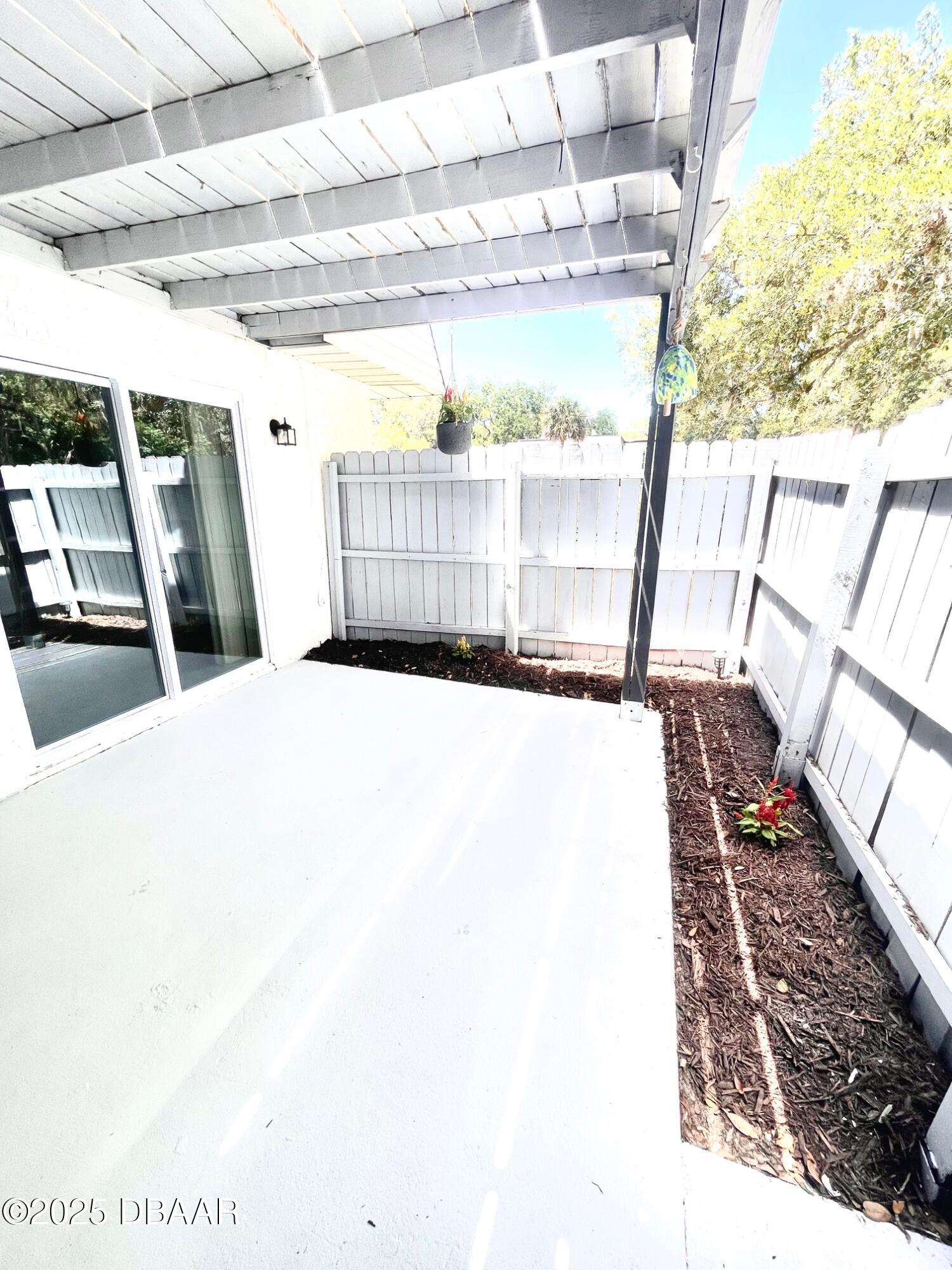 2 Springwood Square