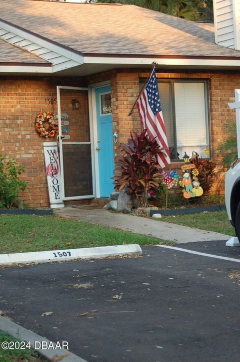 A home in Holly Hill