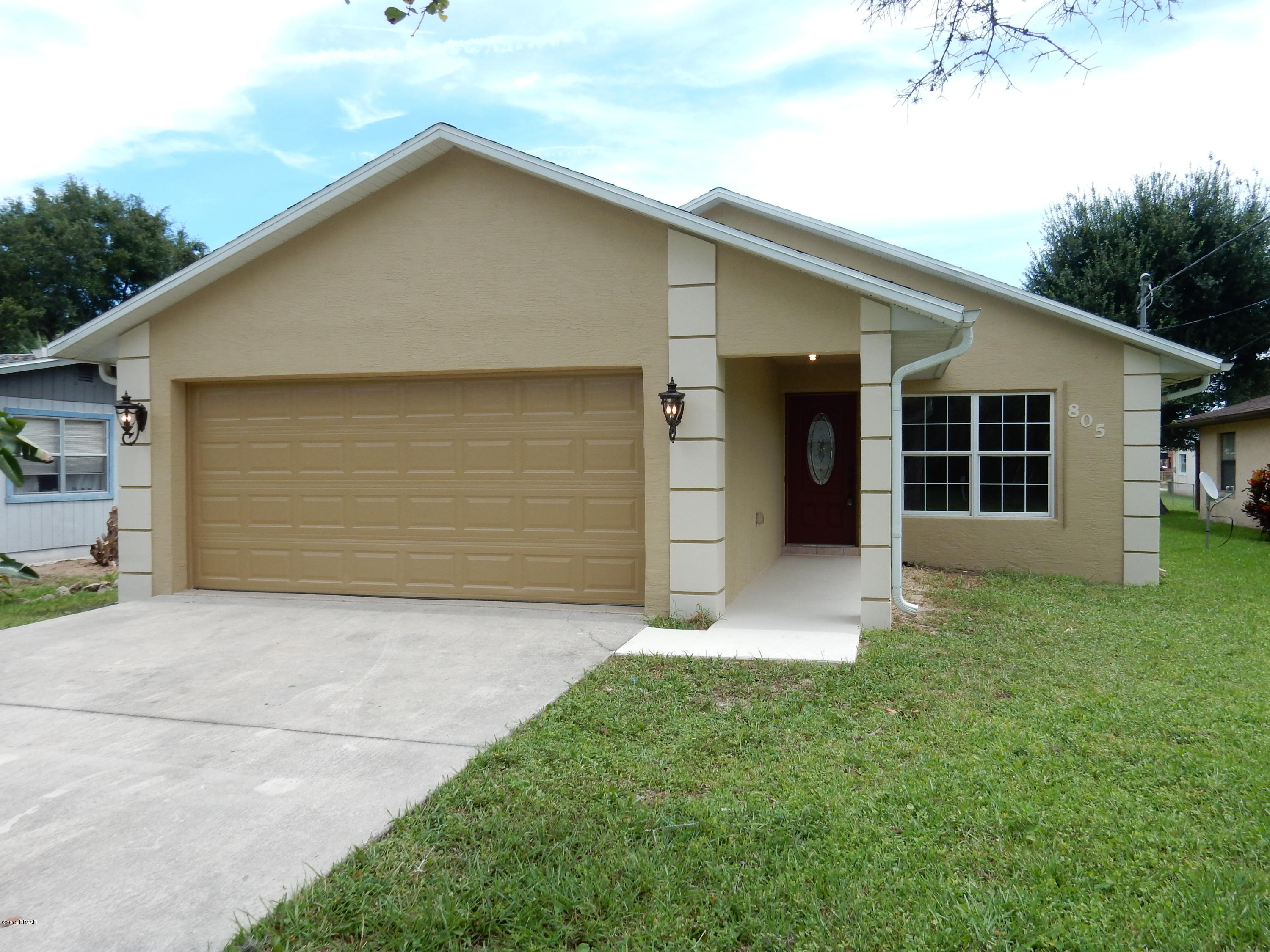 Photo 1 of 17 — 805 SPRUCE Street, New Smyrna Beach, FL 32168