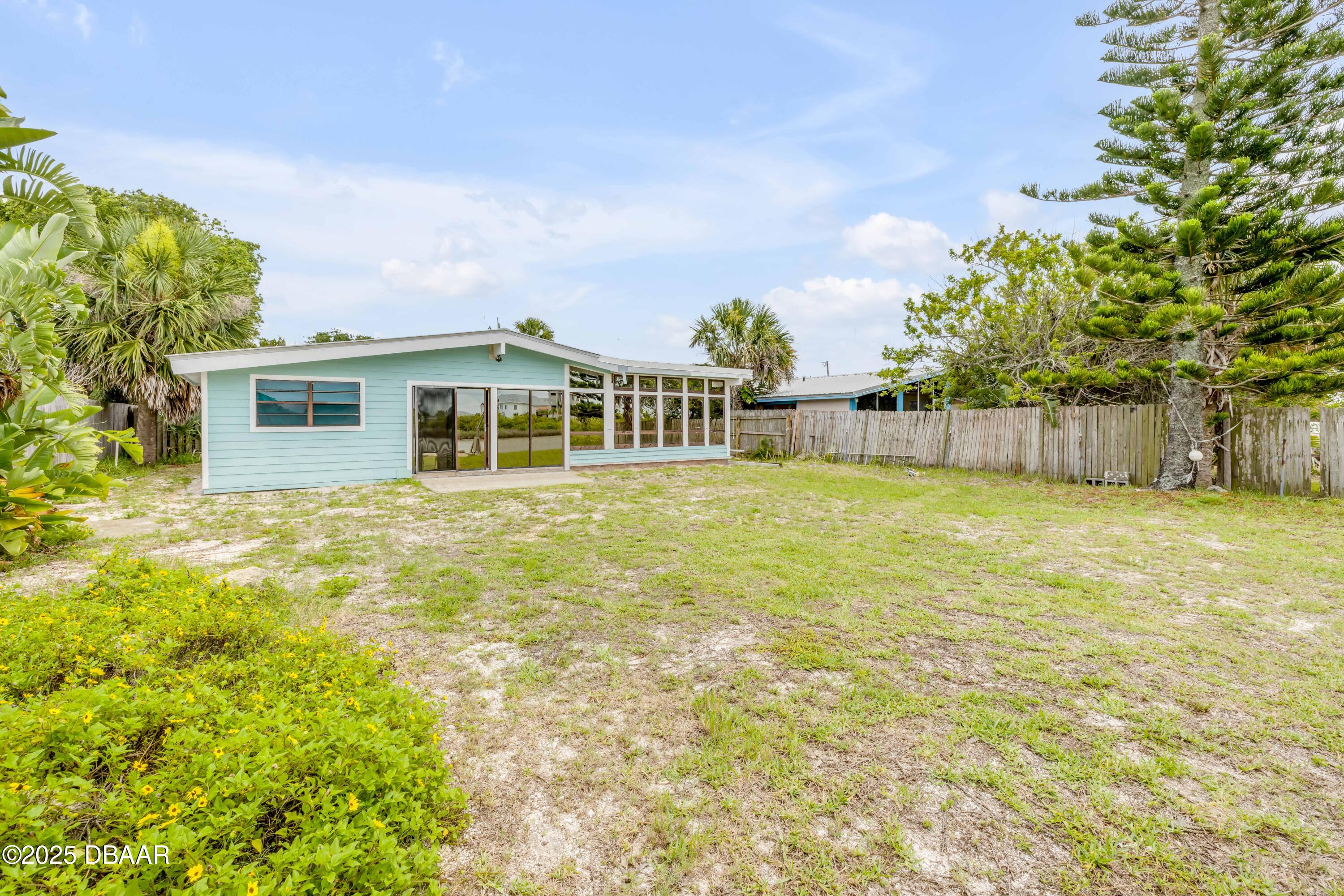 2582 Lakeshore Drive