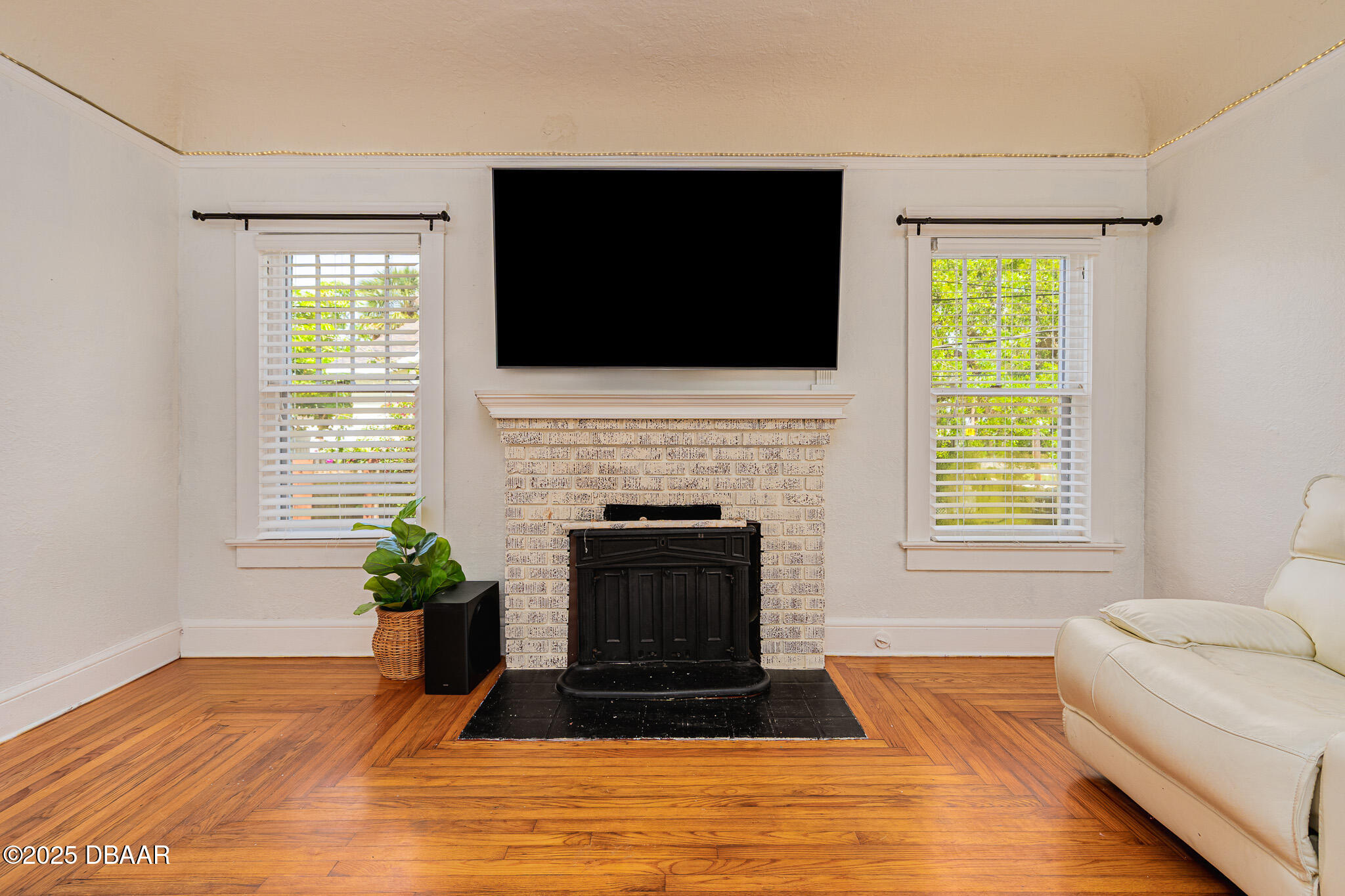 915 & 917 N Oleander Avenue