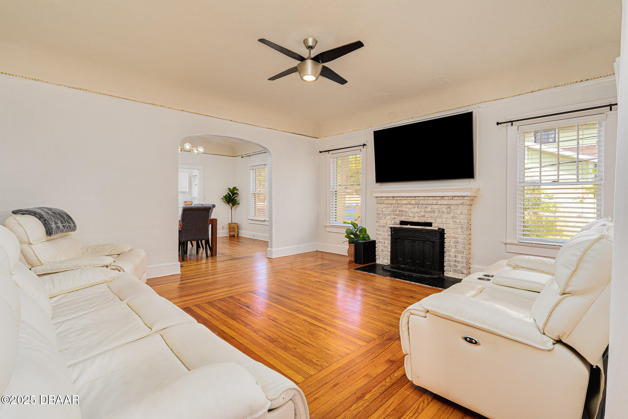 915 & 917 N Oleander Avenue