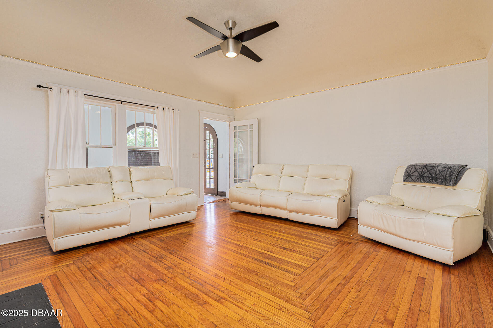 915 & 917 N Oleander Avenue