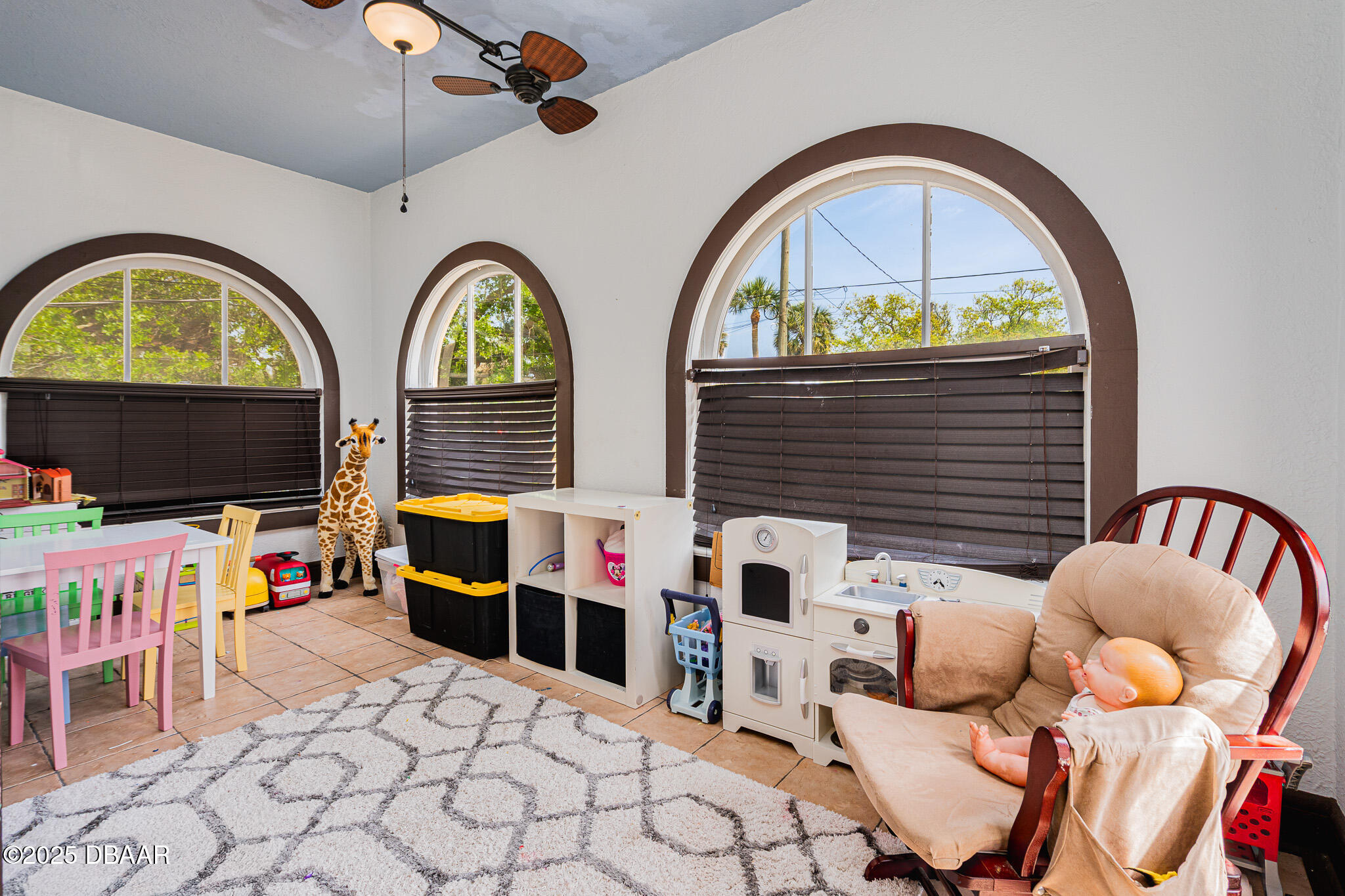 915 & 917 N Oleander Avenue